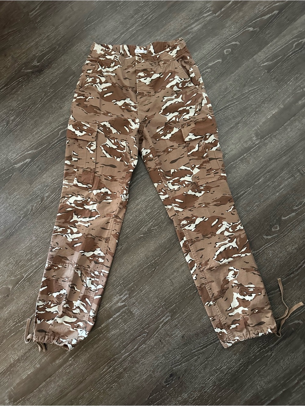 Good American Brown and White Camo Cargo Pants - Picture 2 of 5
